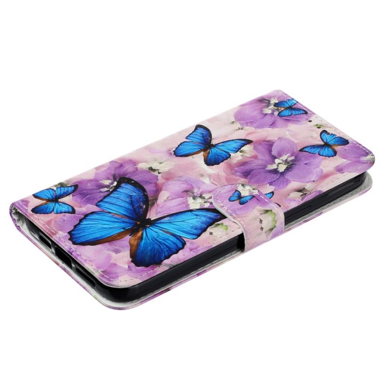 Etui Folio iPhone 16 Plus Motyle I Fioletowe Kwiaty Z Paskiem Etui Ochronne