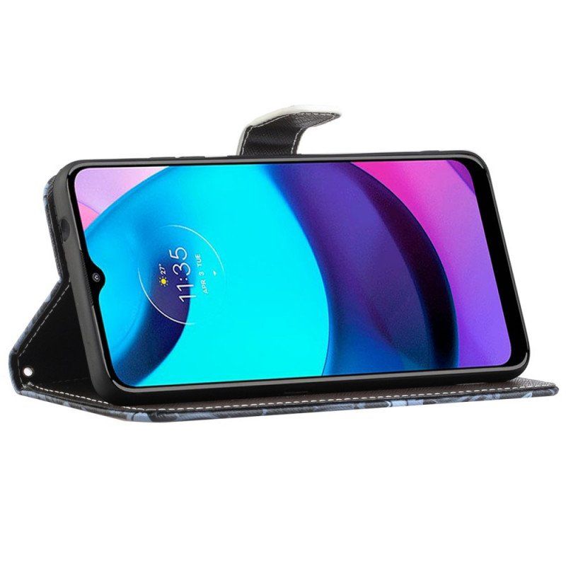 Etui Folio do Moto G71 5G Wilk W Zimie Ze Smyczą